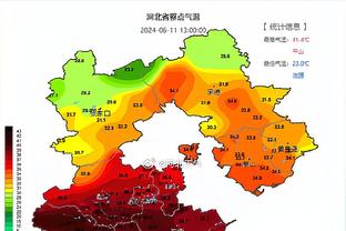 ?巴黎潜在引援目标莫斯卡多和女友一同游巴黎